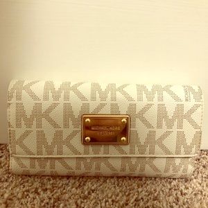 Michael Kors wallet new without tag